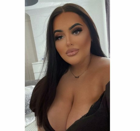 Naakte gelekte OnlyFans-foto van Chloe Jade