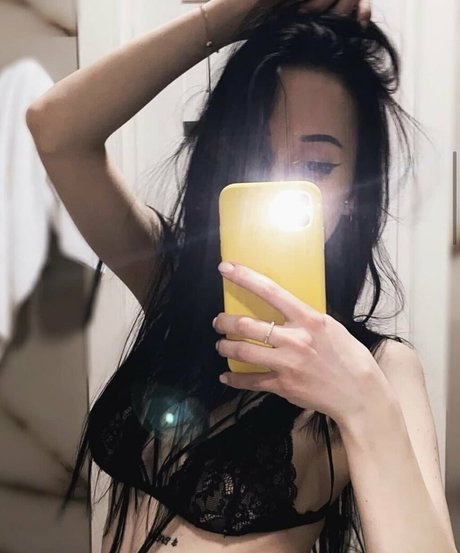 Naakte gelekte OnlyFans-foto van Amandaredrose