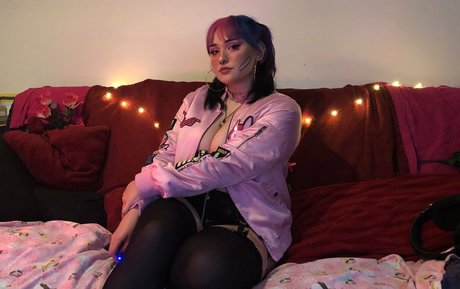 Naakte gelekte OnlyFans-foto van Prettywavvy