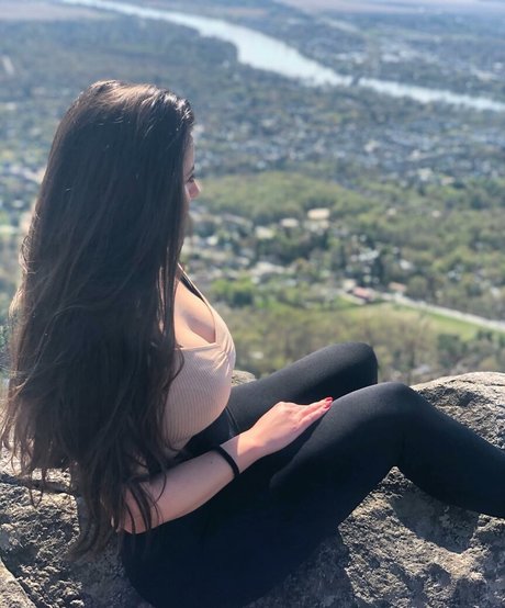 Naakte gelekte OnlyFans-foto van Victoria Boiadgieva