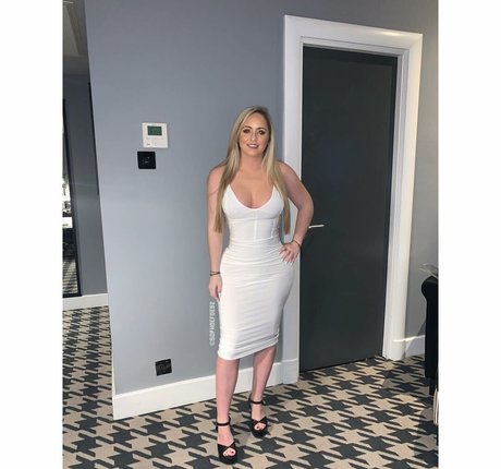 Naakte gelekte OnlyFans-foto van Sophie Defoe