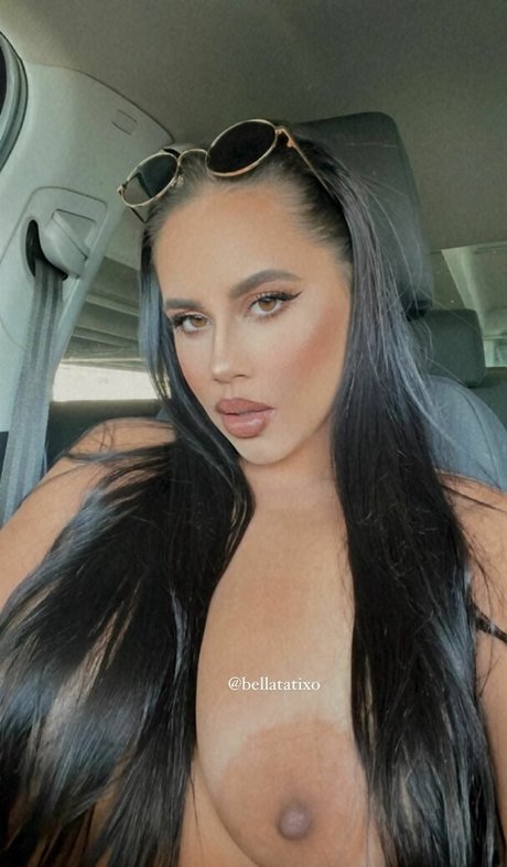 Naakte gelekte OnlyFans-foto van Bellatatixo