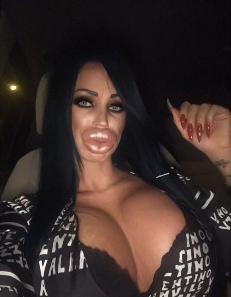 Naakte gelekte OnlyFans-foto van Realsiliconebunny