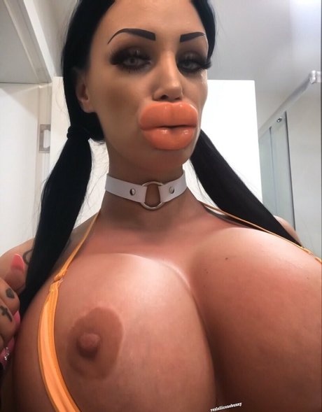 Naakte gelekte OnlyFans-foto van Realsiliconebunny