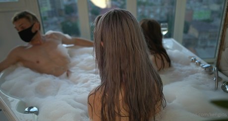 Naakte gelekte OnlyFans-foto van Kengirls
