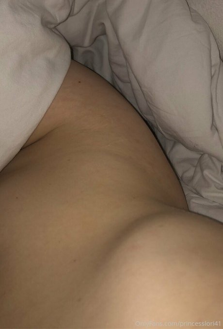 Naakte gelekte OnlyFans-foto van Princesslori41
