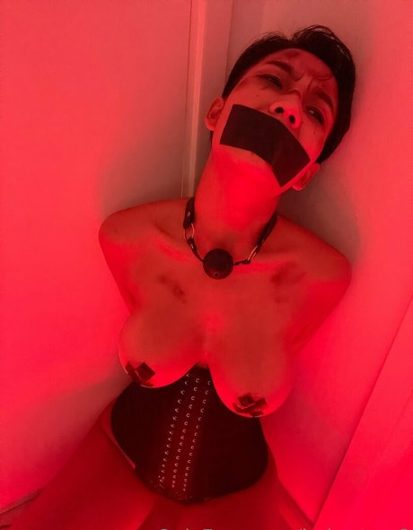 Ladyatom2