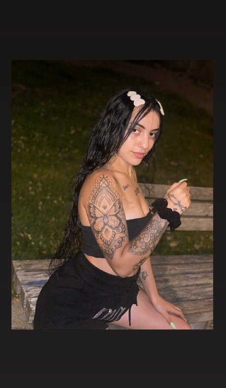 Naakte gelekte OnlyFans-foto van Claudia Vale