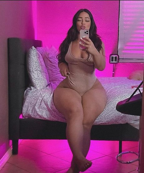 Naakte gelekte OnlyFans-foto van Alesitaxo