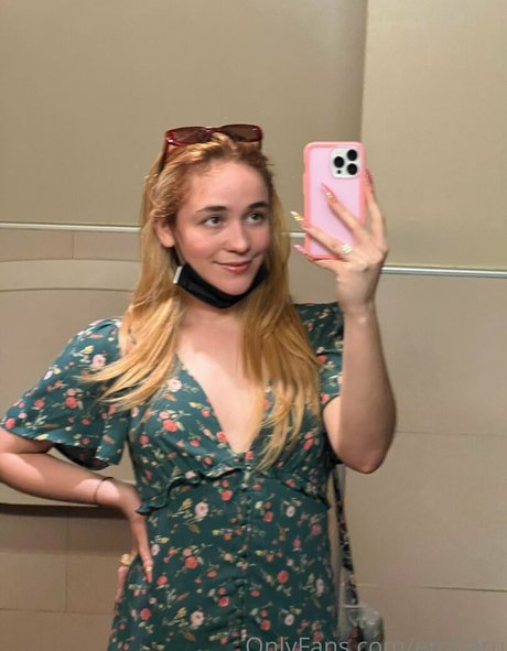Naakte gelekte OnlyFans-foto van Eroharu