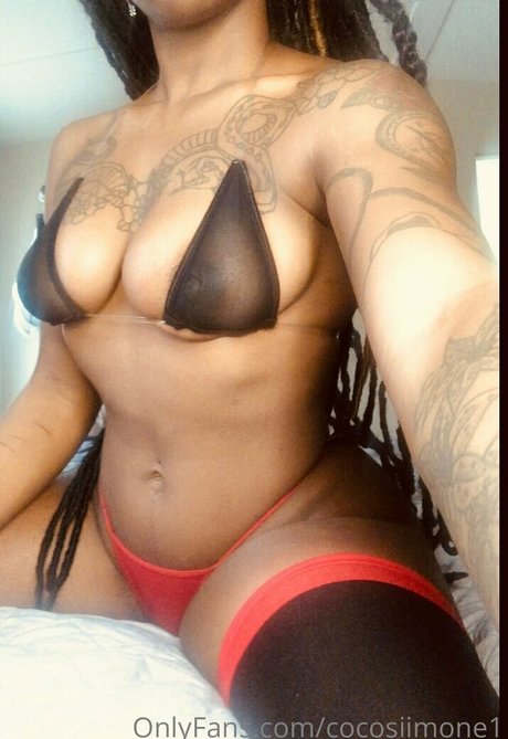 Naakte gelekte OnlyFans-foto van Cocosiimone1