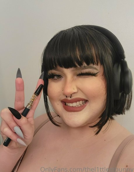 Naakte gelekte OnlyFans-foto van Thel1ttlestbunny