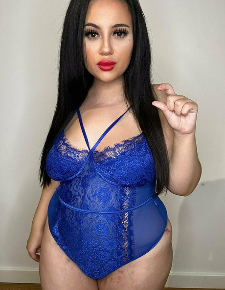 Naakte gelekte OnlyFans-foto van Roseann330