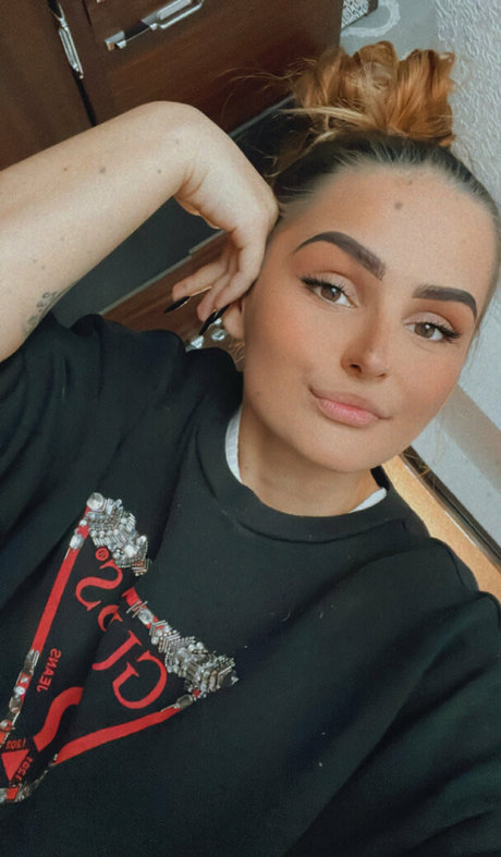 Naakte gelekte OnlyFans-foto van Lindanew
