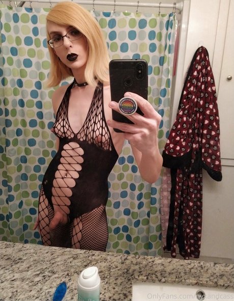 Naakte gelekte OnlyFans-foto van Nyxandcass