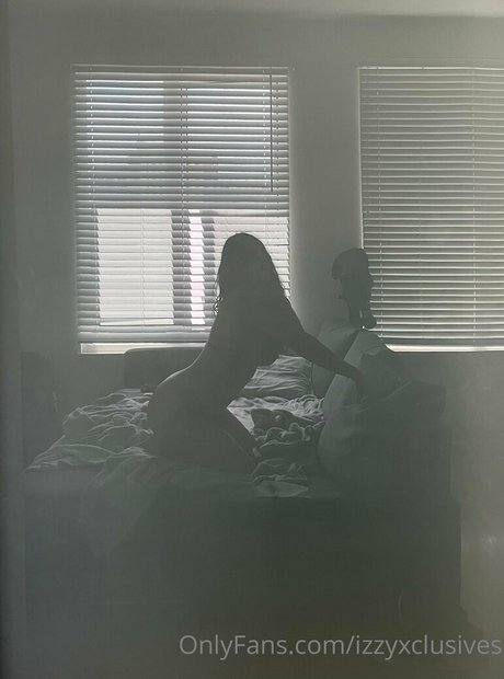 Naakte gelekte OnlyFans-foto van Izzyxclusives