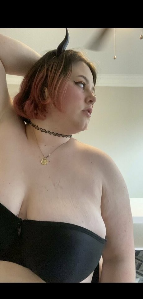 Naakte gelekte OnlyFans-foto van Pinkpacifist