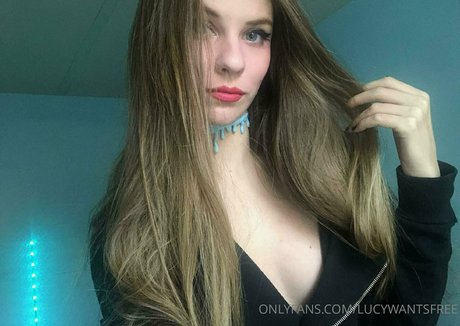 Naakte gelekte OnlyFans-foto van Lucywantsfree