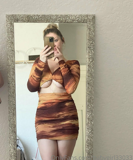 Naakte gelekte OnlyFans-foto van Babygirl33033