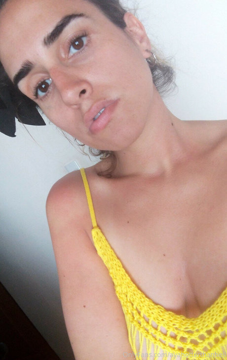 Naakte gelekte OnlyFans-foto van Ayahotterthanhell