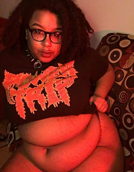 Naakte gelekte OnlyFans-foto van Lilithlondon