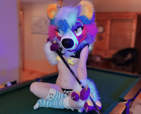 Naakte gelekte OnlyFans-foto van Glittertitpup