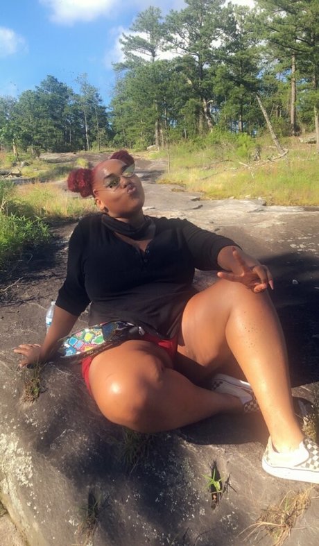 Naakte gelekte OnlyFans-foto van Jchanel12