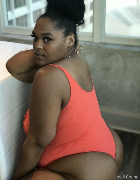 Naakte gelekte OnlyFans-foto van Jchanel12