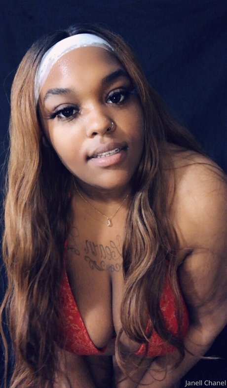 Naakte gelekte OnlyFans-foto van Jchanel12