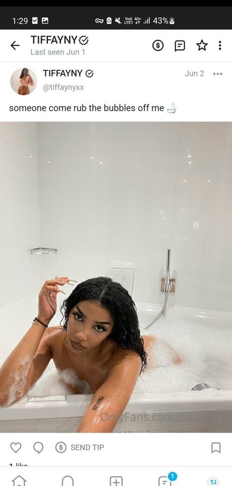 Naakte gelekte OnlyFans-foto van Tiffaynyy