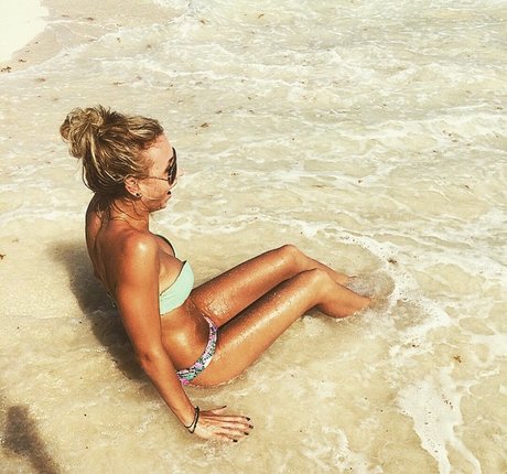 Naakte gelekte OnlyFans-foto van Jakki Farmer