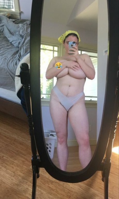 Naakte gelekte OnlyFans-foto van Alida Roos
