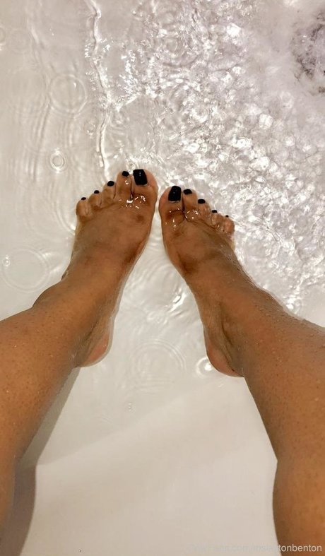 Naakte gelekte OnlyFans-foto van Layton Benton