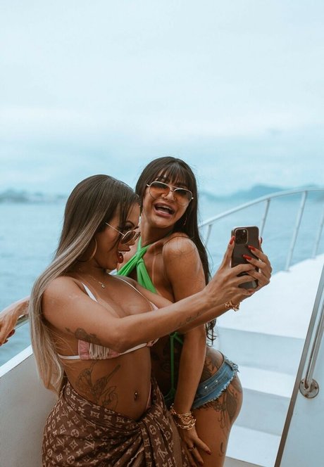 Naakte gelekte OnlyFans-foto van Elizabth Goes