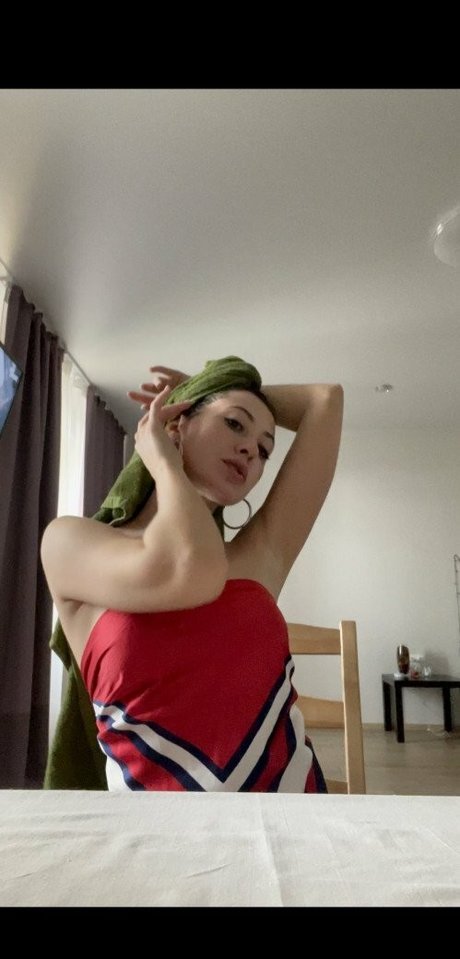 Naakte gelekte OnlyFans-foto van Nikki Danger