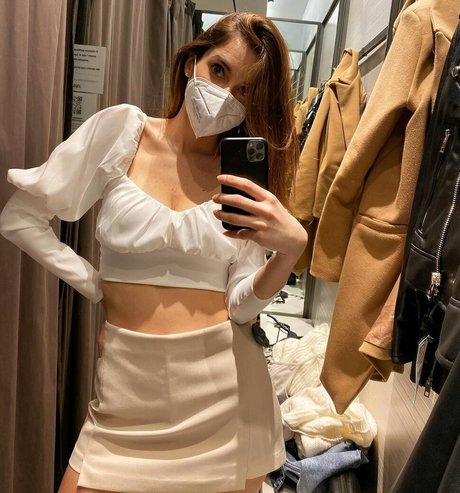 Naakte gelekte OnlyFans-foto van Alice Ippoliti