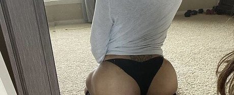 Naakte gelekte OnlyFans-foto van Andrea Boldbody