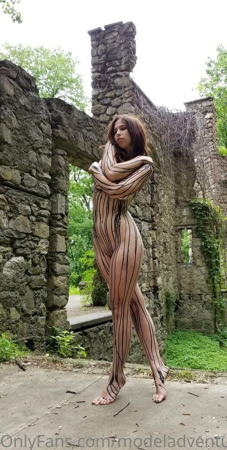 Naakte gelekte OnlyFans-foto van Modeladventurerfree