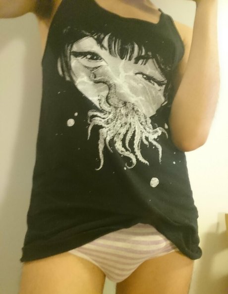Naakte gelekte OnlyFans-foto van Cutenade