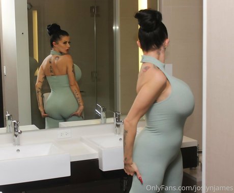 Naakte gelekte OnlyFans-foto van Joslynjames