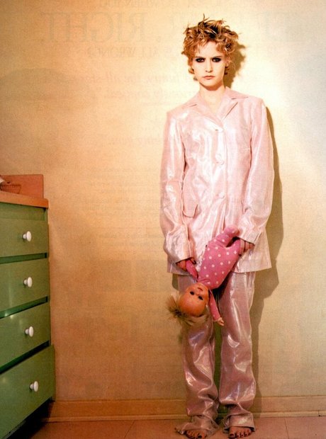 Jennifer Jason Leigh