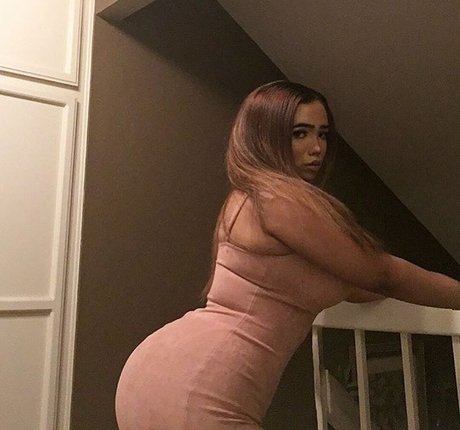 Naakte gelekte OnlyFans-foto van Jenessa