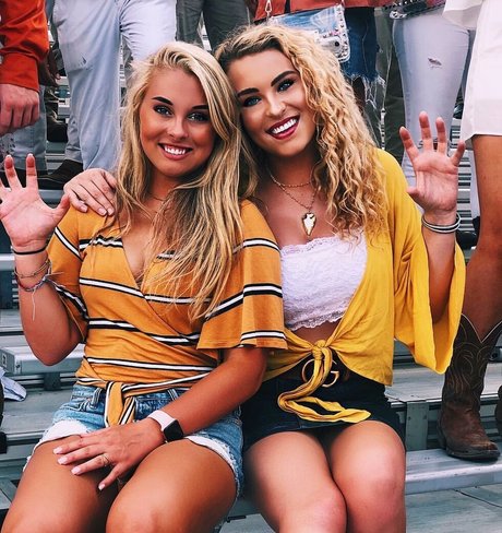 Naakte gelekte OnlyFans-foto van Caroline Wall