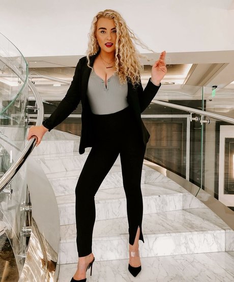 Naakte gelekte OnlyFans-foto van Caroline Wall