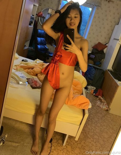 Naakte gelekte OnlyFans-foto van Jujuna