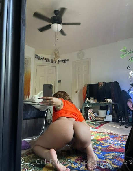 Naakte gelekte OnlyFans-foto van Aprilmarieflowers