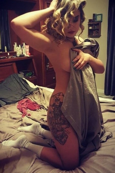 Naakte gelekte OnlyFans-foto van Daria Thibault