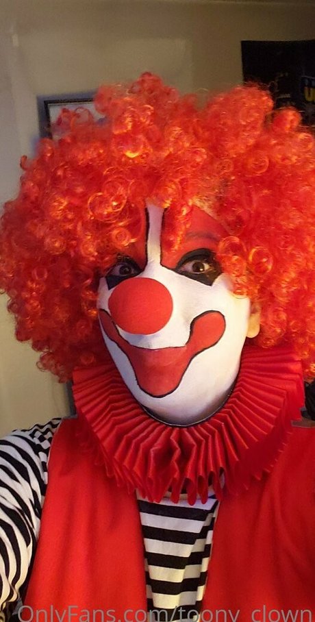 Naakte gelekte OnlyFans-foto van Toonyclown