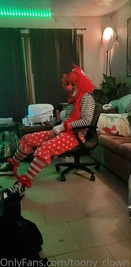 Naakte gelekte OnlyFans-foto van Toonyclown
