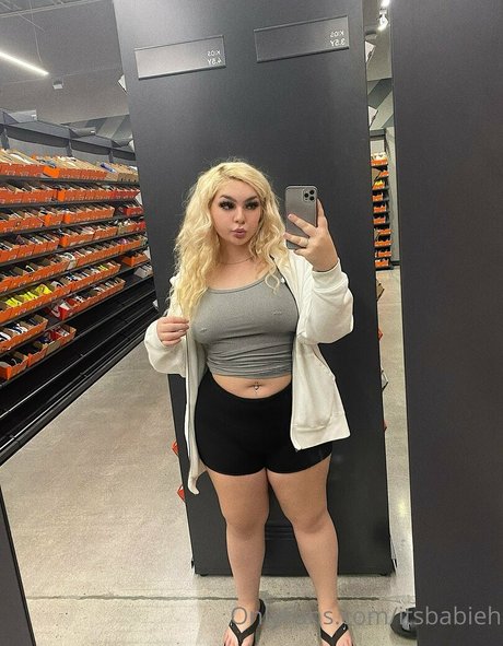 Naakte gelekte OnlyFans-foto van Itsbabieh